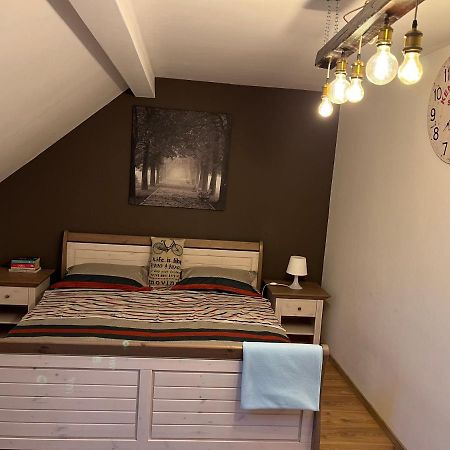 O Mansarda Intima :) - The Intimate Attic :) Apartment Bragadiru Екстериор снимка
