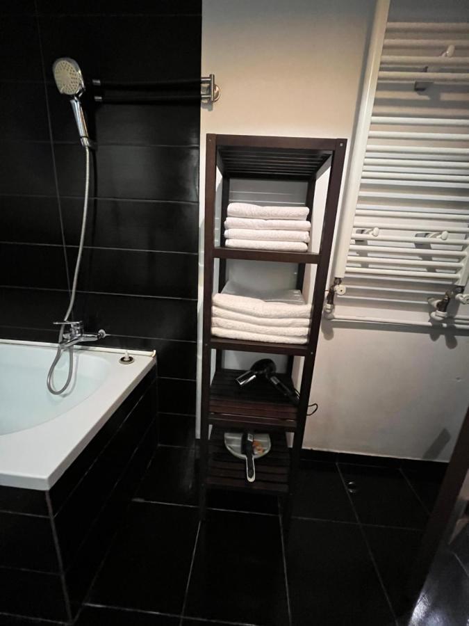 O Mansarda Intima :) - The Intimate Attic :) Apartment Bragadiru Екстериор снимка