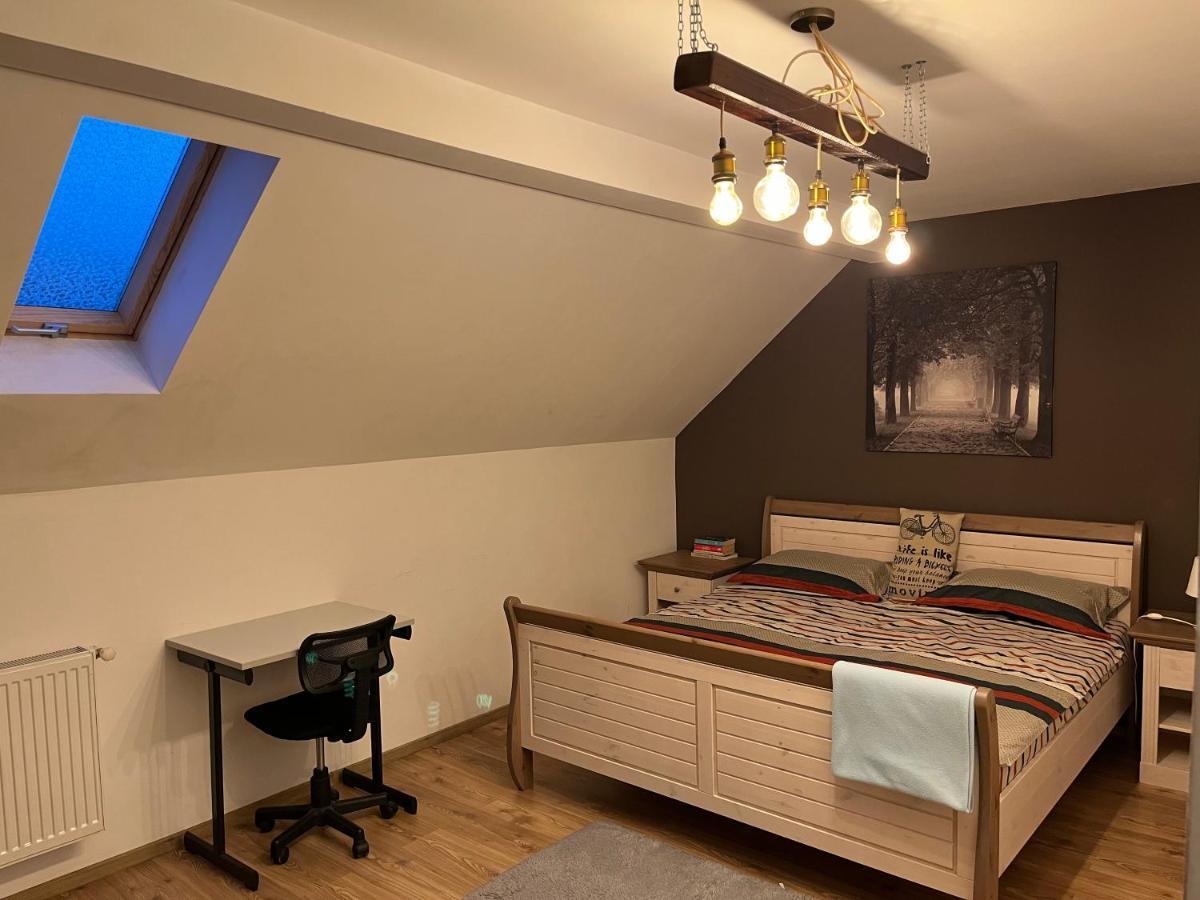 O Mansarda Intima :) - The Intimate Attic :) Apartment Bragadiru Екстериор снимка